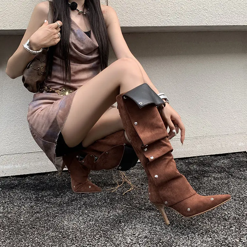 

Женские джинсовые сапоги до колена с заклепками, дизайн с острым носком, на шпильке, модные Botas, элегантные повседневные женские ботинки в стиле уличный панк