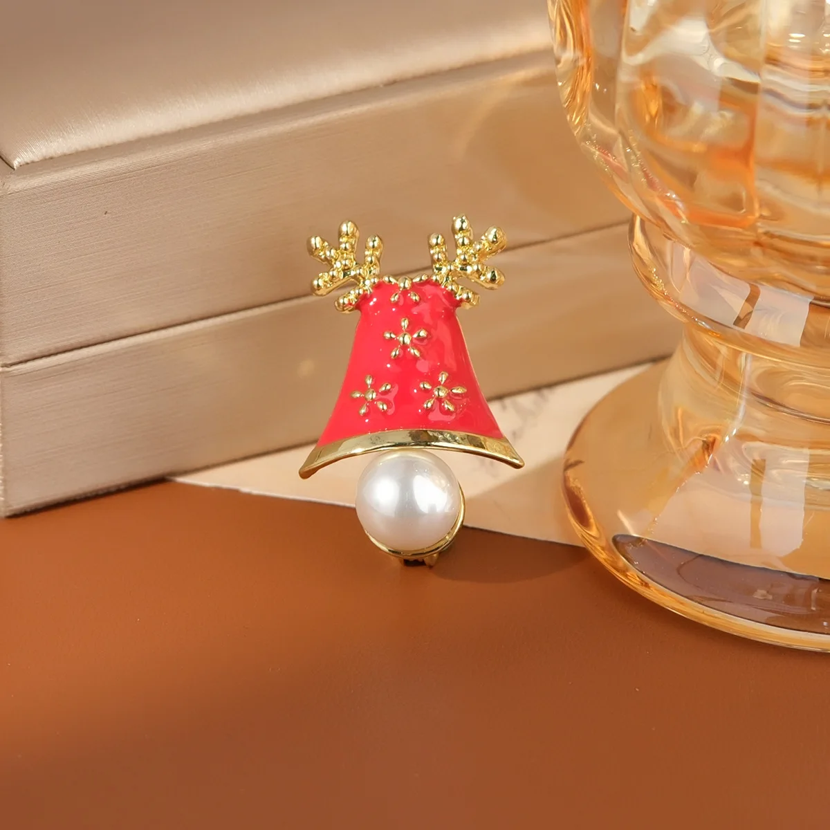 Cartoon Christmas high-end brooch, personalized fashion cute brooch, Christmas tree, reindeer, snowman, exquisite chest flower