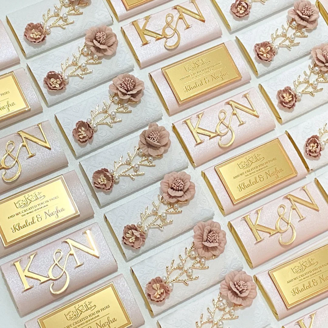 12Pcs Personalized Bride & Groom Initials Gold Plaques Wedding Logo Decorated Chocolate Anniversary Favors Banner (No Chocclate)