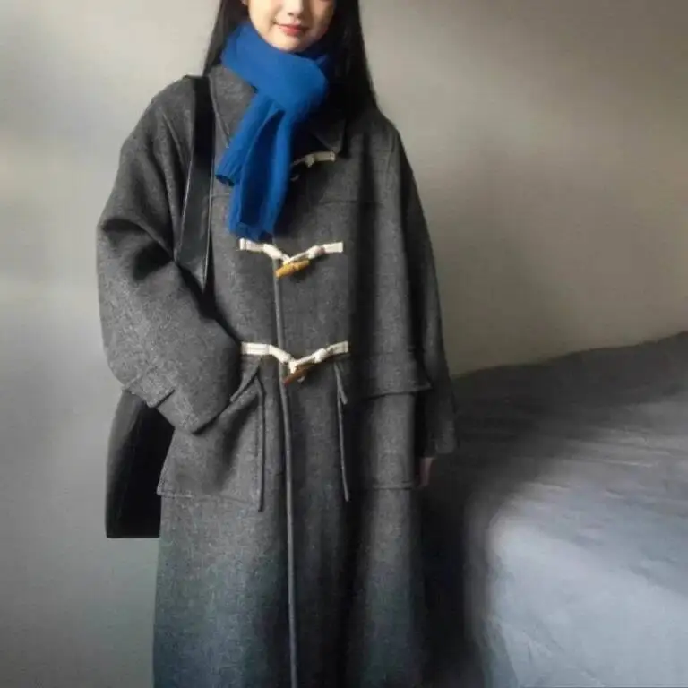 グレーのウールのコート女性の春秋の新しいスタイルの上品な小さいサイズのミッドレングスの女性のアウターウェアポリエステル繊維ピュアカラー