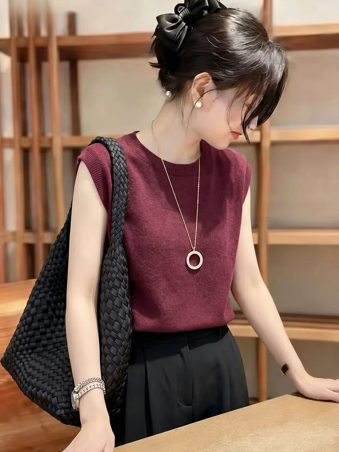 

Summer 2026 Knitted Crew Neck Short Sleeve Color Versatile Stylish Age-Defying Top Korean Style Straight Cut Commute Fa...