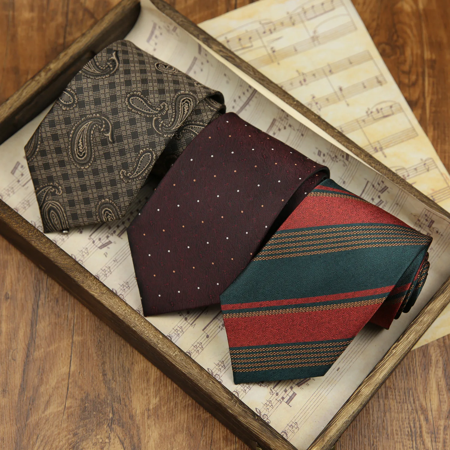 8 センチメートル高級シルクネクタイ男性のためのグリーンストライプペイズリーネクタイカジュアル日常着 JK アクセサリーウェディングパーティータキシードネクタイ