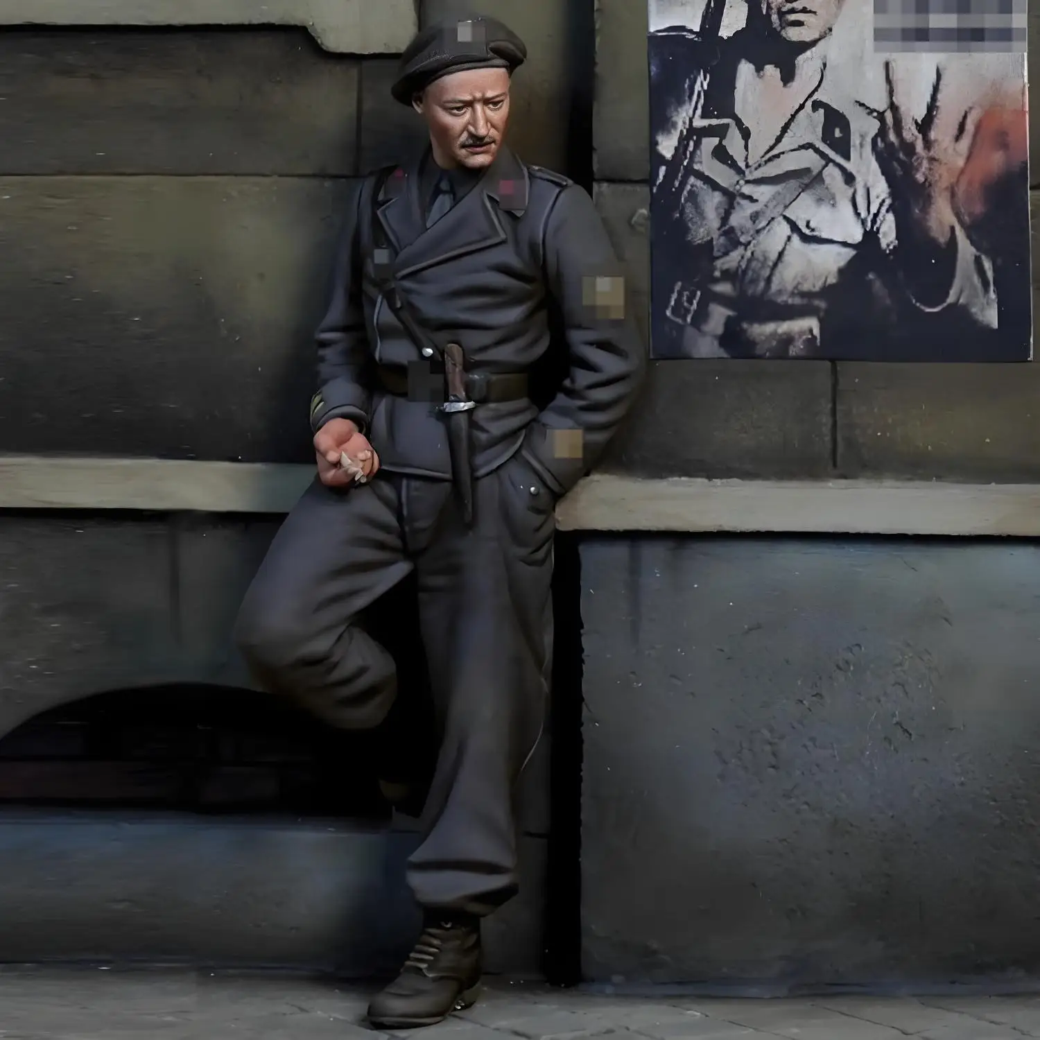 

1/35 resin model, WWII military theme, Italian soldier's figurine, uncolored and unassembled