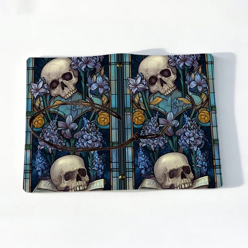 Gotisches Totenkopf-Notizbuch mit Buntglas-Effekt, Dark Academia Blumen-Notizbuch, Hexen-Grimoire-Tagebuch, Vintage Nachfüllbares Leder-Notizbuch als Geschenk – Detail 3