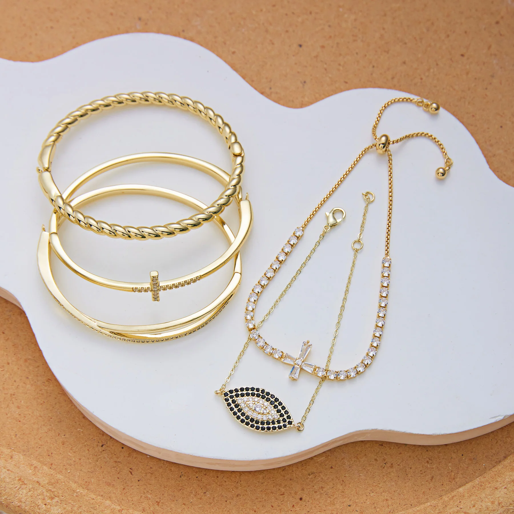 Trendige Vergoldete Edelstahl-Armreifen für Damen und Herren Funkelnde Kubische Zirkonia CZ Kreuz-Armreifen Charms Party-Schmuck Geschenke – Detail 5