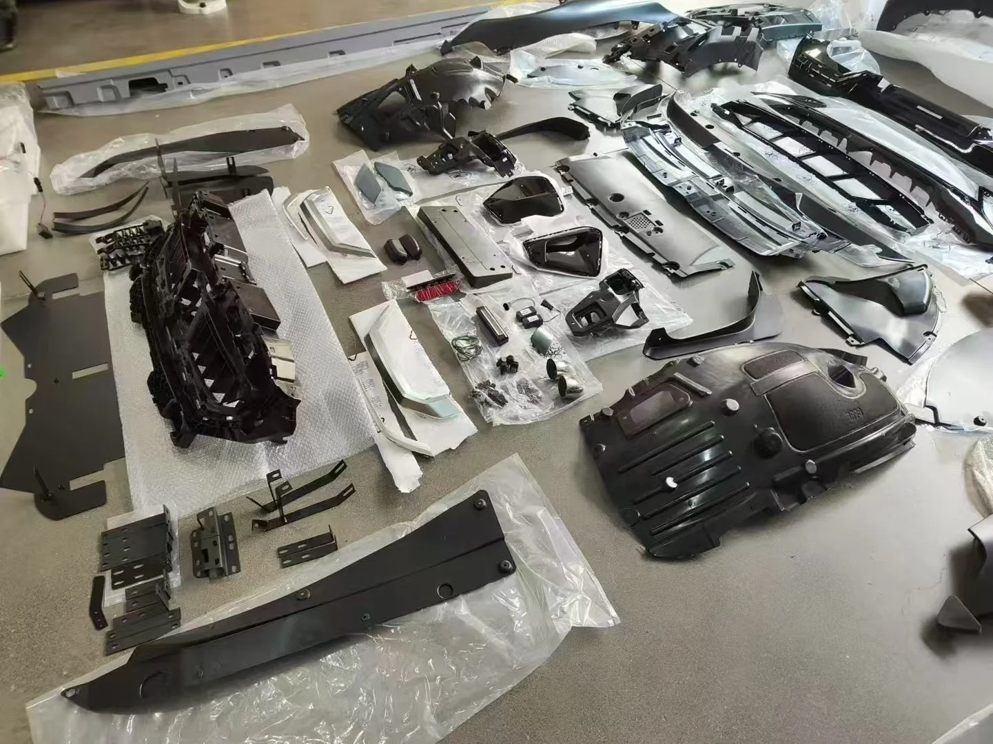 BODYKIT для X5 (G05 LCI) ОБНОВЛЕНИЕ до X5M (F95 LCI) 2024, подтяжка лица с капотами, передние и задние бамперы, крылья, фары