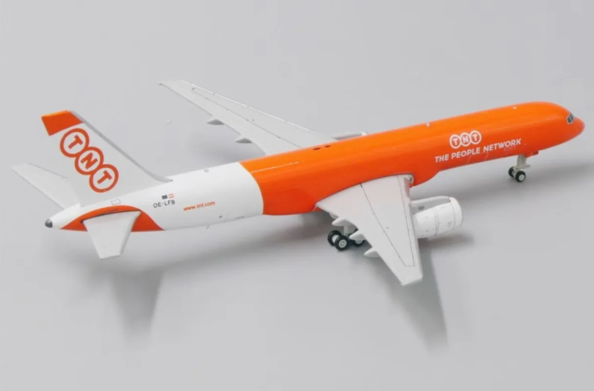 JC WINGS Diecast 1/400 Scale BOEING Alloy Model Aircraft BOEING B757-200F TNT OE-LFB XX4004 Play with Airplane Toy Boy Gift Box