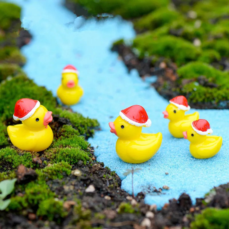 20pcs Mini Resin Ducks with Santa Hats Christmas Tiny Ducks Figurines For Xmas Fairy Garden Dollhouse Potted Plants Decor