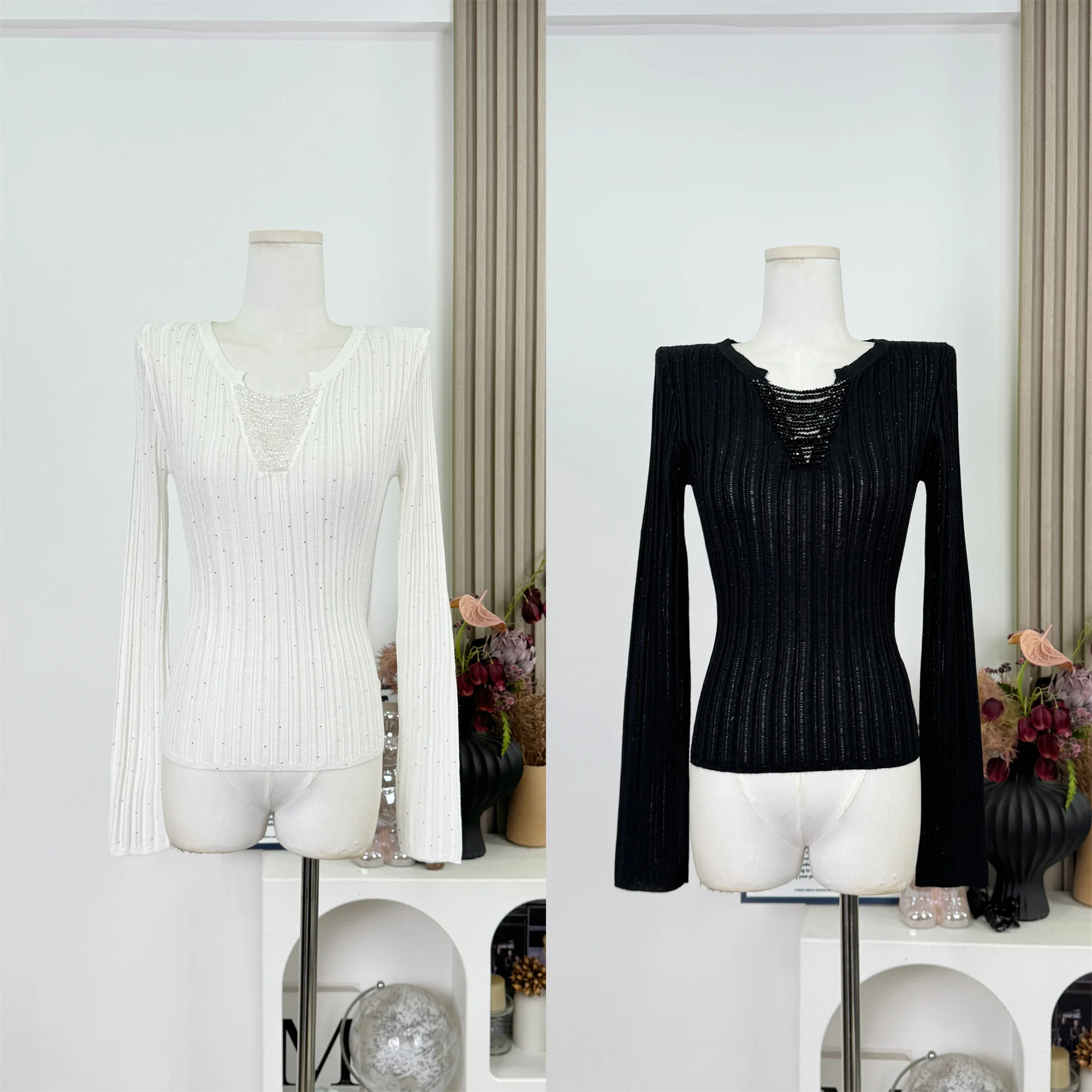 

Spring Beading V-neck Knitted Base Top with Chain Design Comfortable Casual French Style Women's Fashion Slim Fit Sweater F541