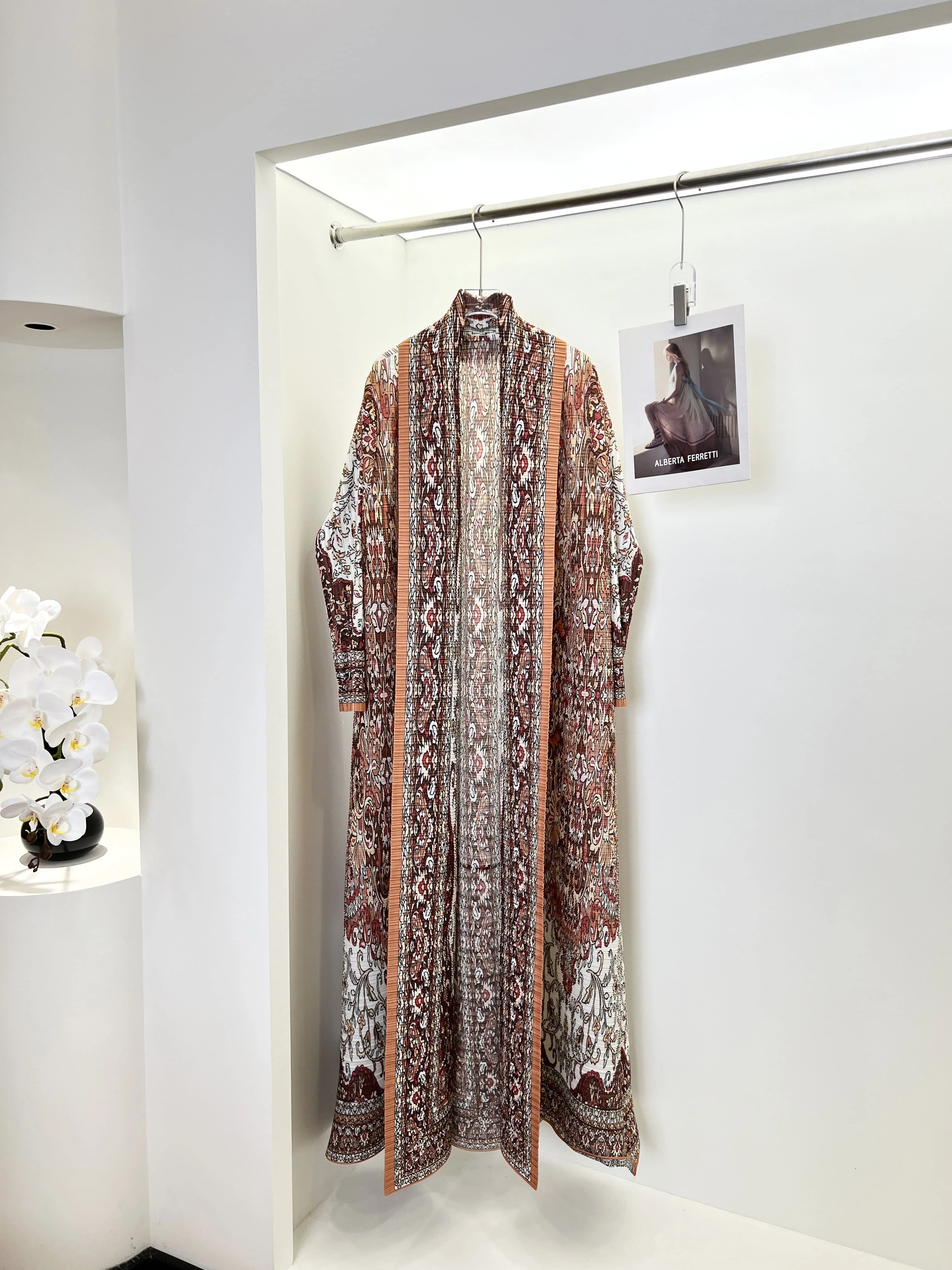 

Miyake Pleated Dubai Robe Women's Large Size 2025 Spring and Autumn New Senior Sense of Large Lapel Tie Cardigan Coat