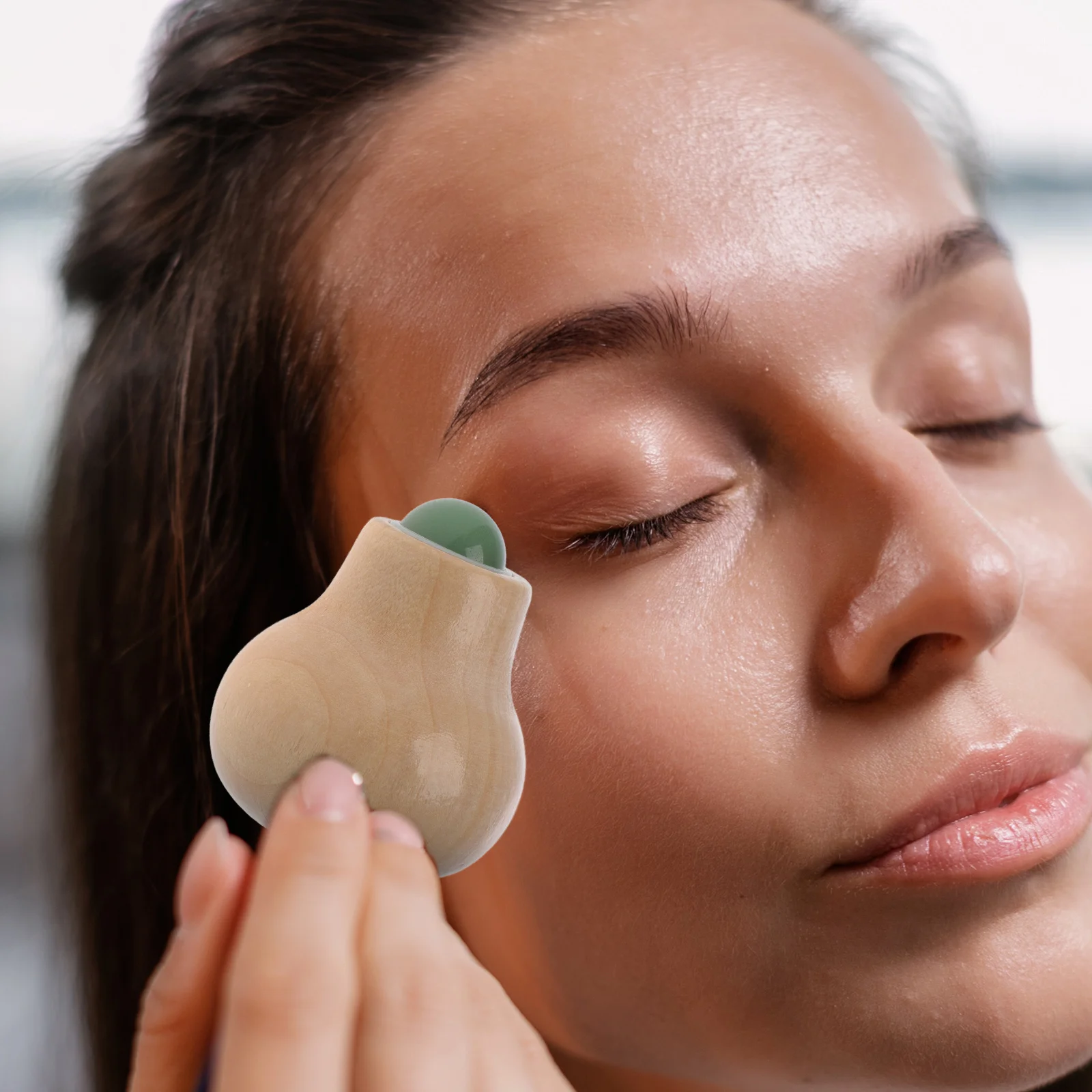 Rodillo Facial de acero inoxidable, herramienta de masaje Facial portátil de mano de madera, rodillo para ojos, reductor de hinchazón Facial, elementos esenciales de belleza