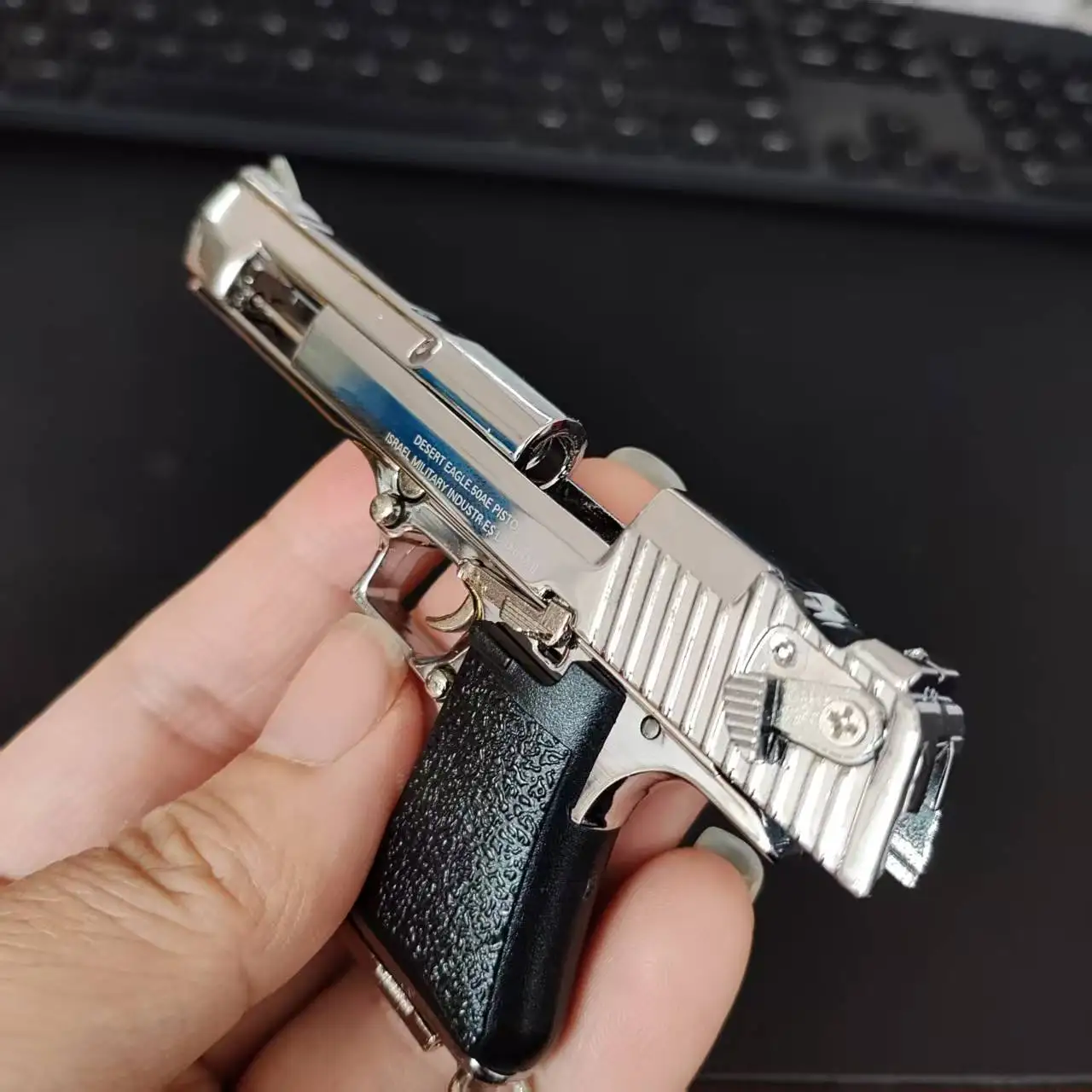 1:3 Legering Desert Eagle Pistool Model Mini Gun Sleutelhanger vergulde Tas Hanger Afneembare Speelgoed Pistool Voor Volwassen kinderen Gift