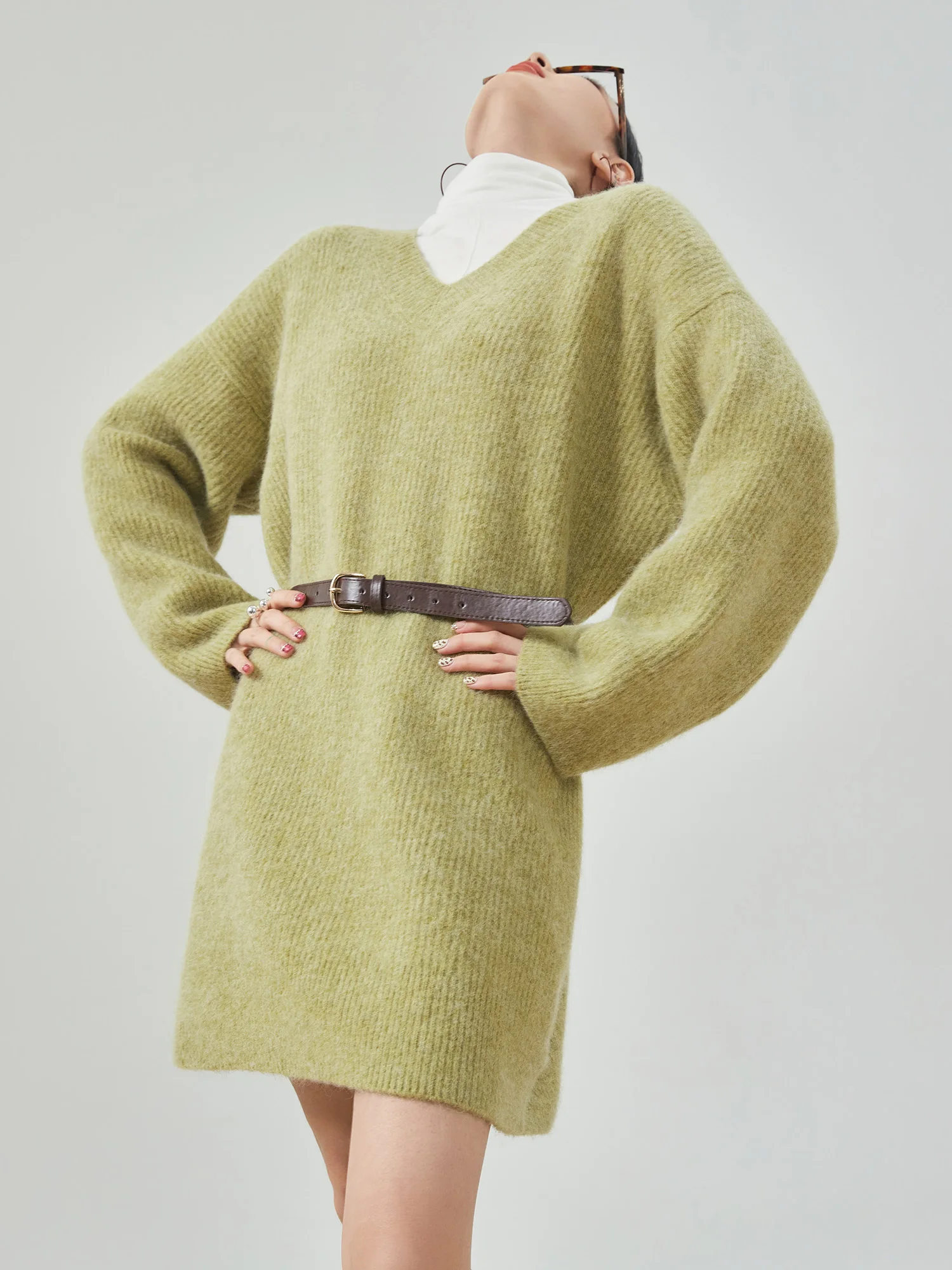 

Lu een Lazy Aosphere V-образный вырез, трикотажное платье средней длины, утепленное, в корейском стиле, свободного кроя, для ношения как внутри, так и снаружи, для повседневной носки.