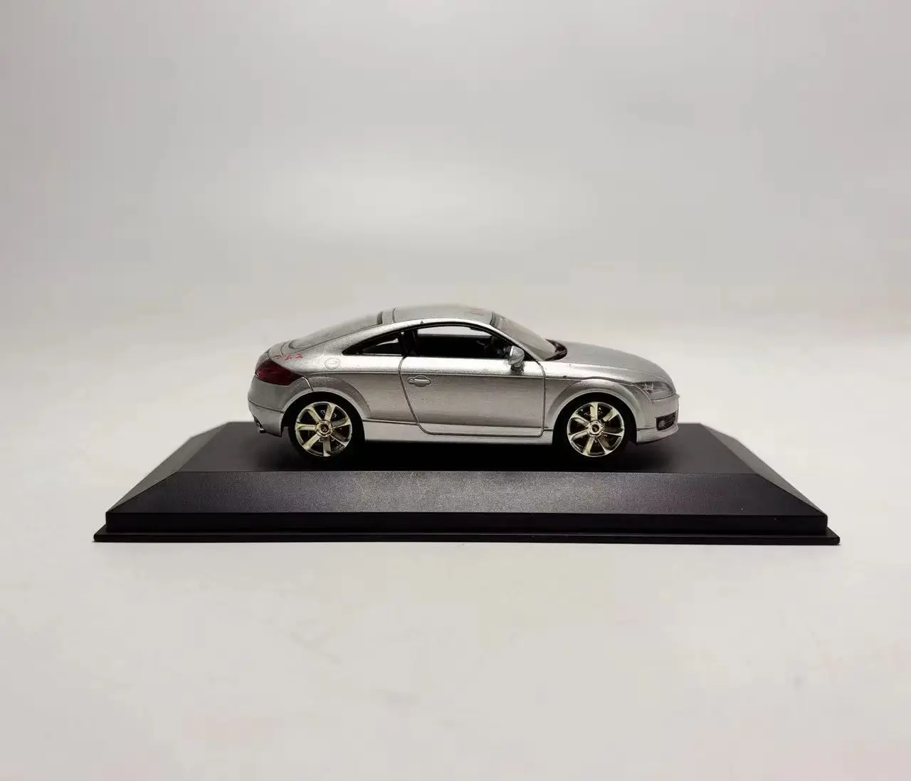 1:43 Audi TT Coupe Classic Silver Alloy Die-Cast Car Model