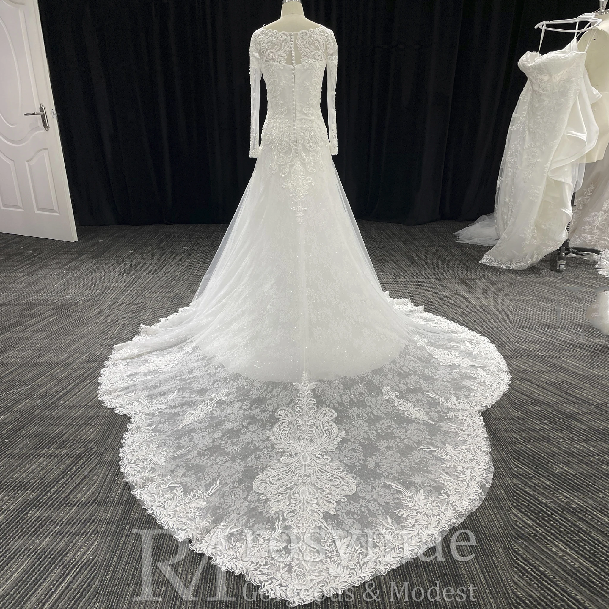 Rosymae kanten trouwjurk met lange mouwen A-lijn tijdloze elegantie voor de bruid