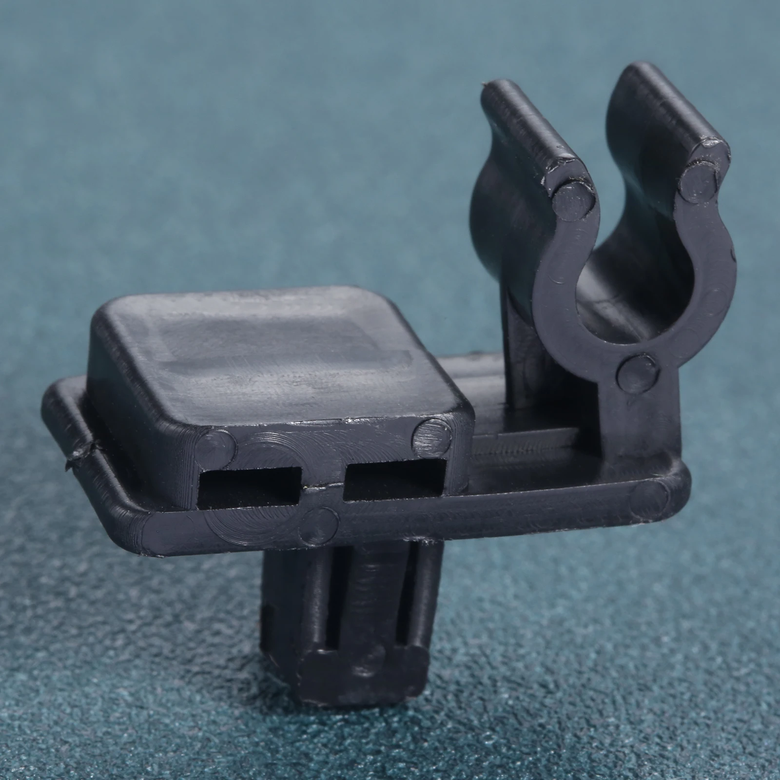 2Pcs Black Car Hood Prop Rod Clamps Plastic Clips for Isuzu TF TFR Trooper Holden Rodeo Chevrolet LUV Vauxhall Brava Auto Parts