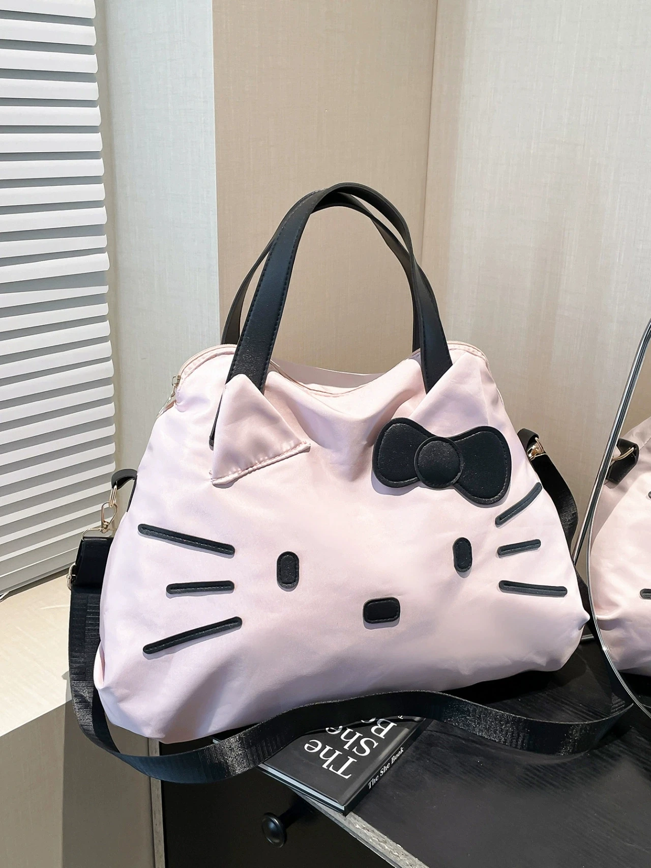 Miniso HelloKitty bolso de viaje de gran capacidad, bolso de hombro deportivo para exteriores, bolso deportivo informal juvenil con estampado de animales de dibujos animados para mujer