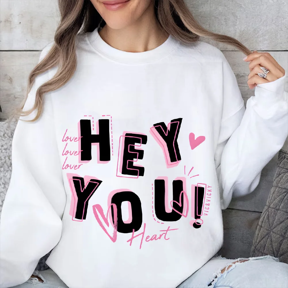 

Sweatshirt Hey You Slogan Hearts Print Sweatshirt Playful Inspirational Casual Wear Trendy Y2k Graphic Design Sweet Vibe Tee