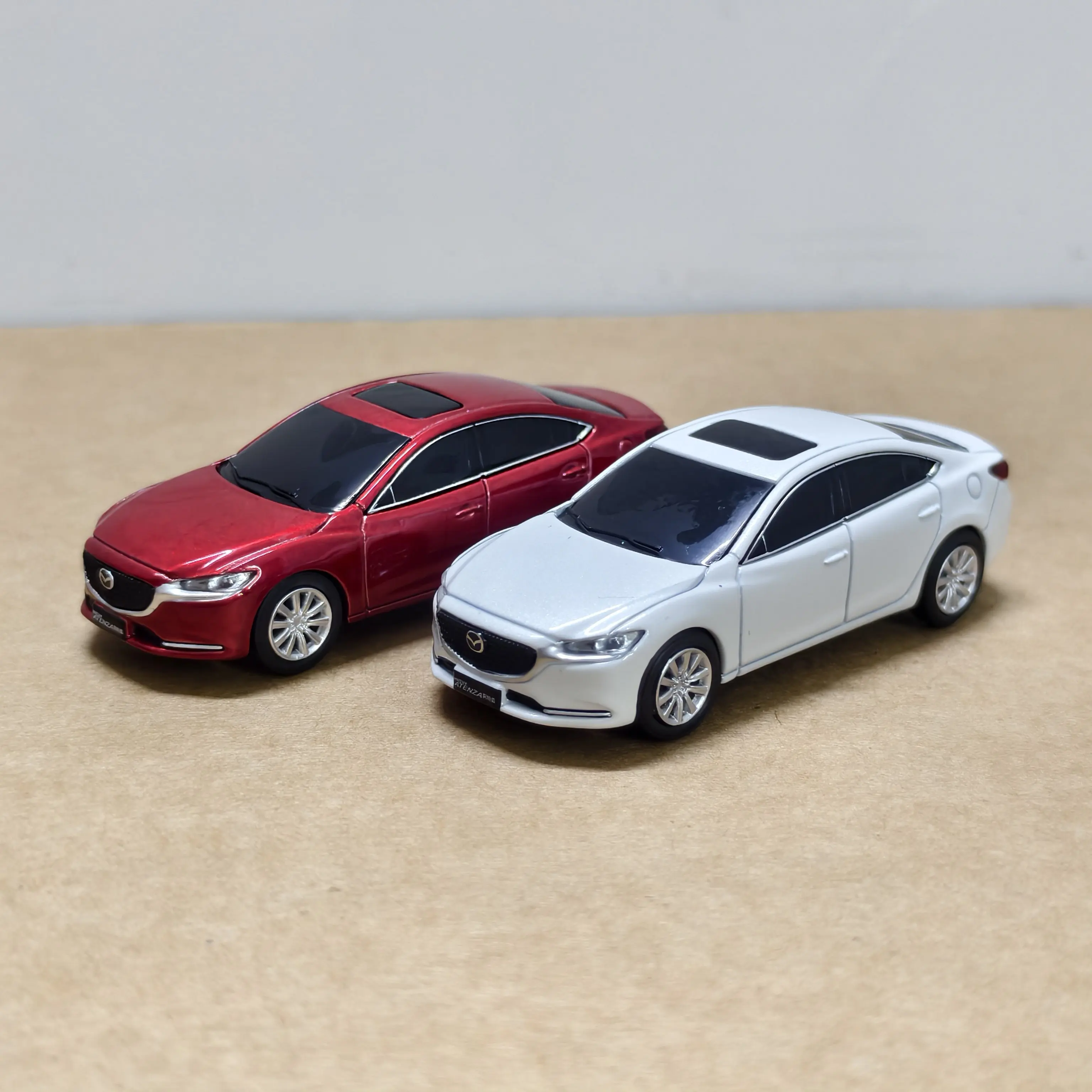 Diecast 1:64 Scale MAZDA ATENZA 2020 Two-color Alloy Car Model