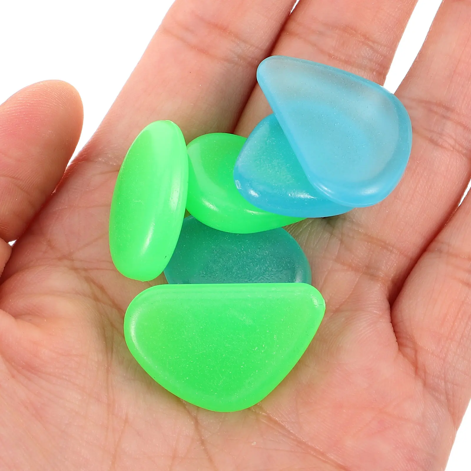100Pcs Glowing Resin Stones Night Glow Decorative Gravel Smooth Surface Water Resistant for Aquarium Tank Garden Landscaping