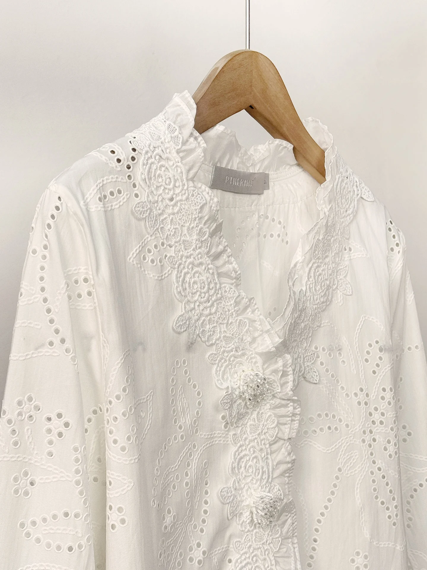 

PTHERINE Новогодняя дизайнерская блузка с ажурным цветочным узором, элегантный винтажный стиль, женская хлопковая блузка с длинным рукавом и V-образным вырезом