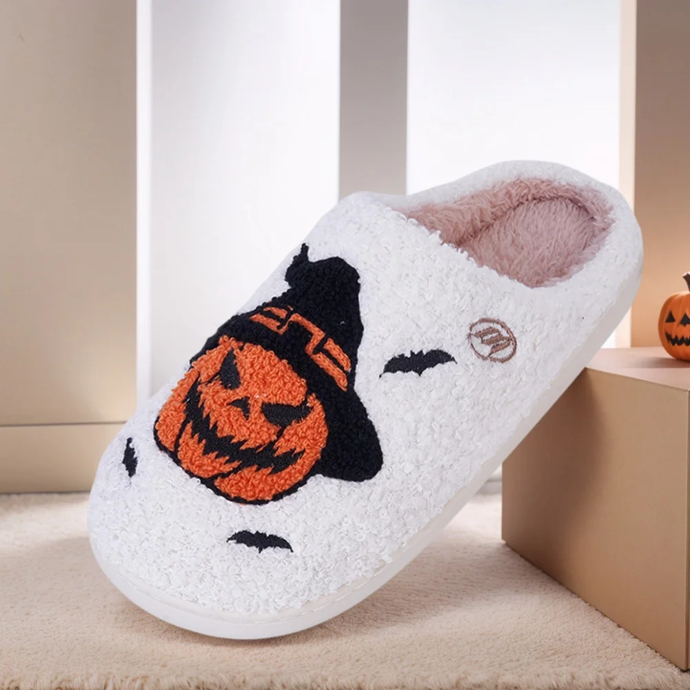 

Теплые домашние тапочки на Хэллоуин: пушистые тапочки-тыквы, тапочки-летучие мыши, тапочки-шапки ведьмы для спальни