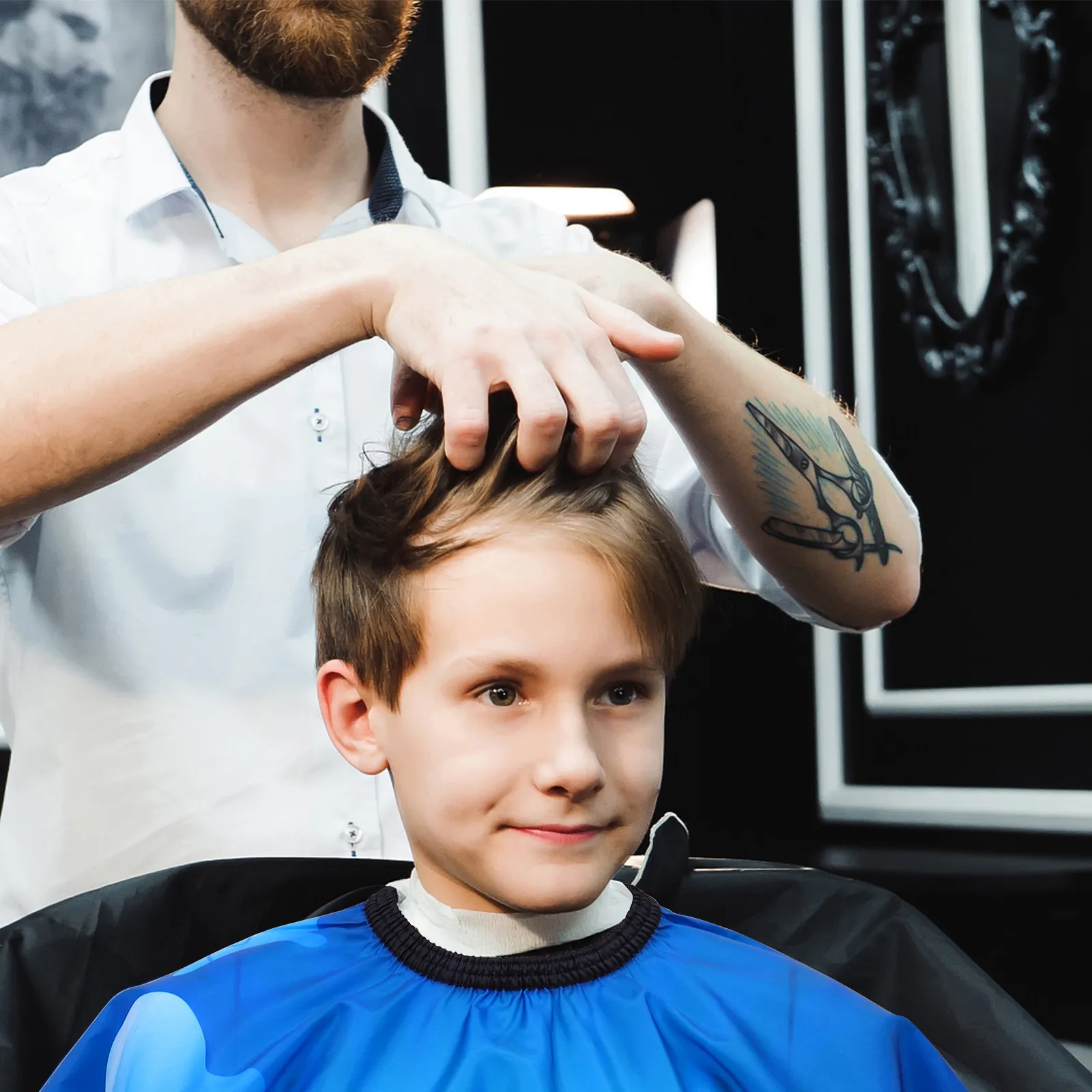 

Детская накидка для стрижки волос, легкая, водонепроницаемая, с мультяшным дизайном животных, парикмахерский фартук для детей, для использования в салоне и дома, для ухода за волосами