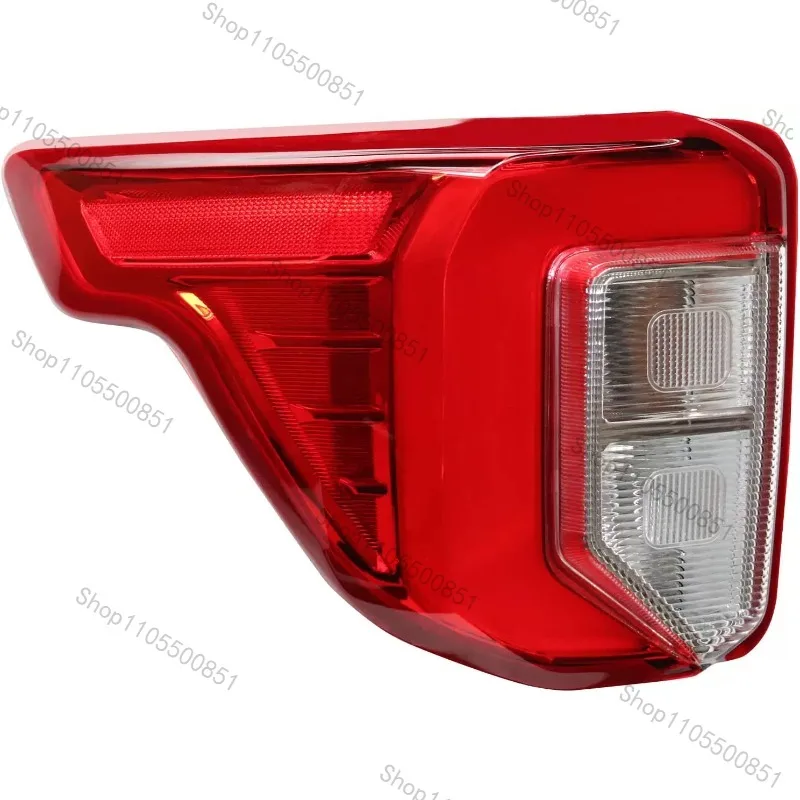 The rear taillights of the 2020, 21, and 2022 Explorer models include the rear taillights and brake lights