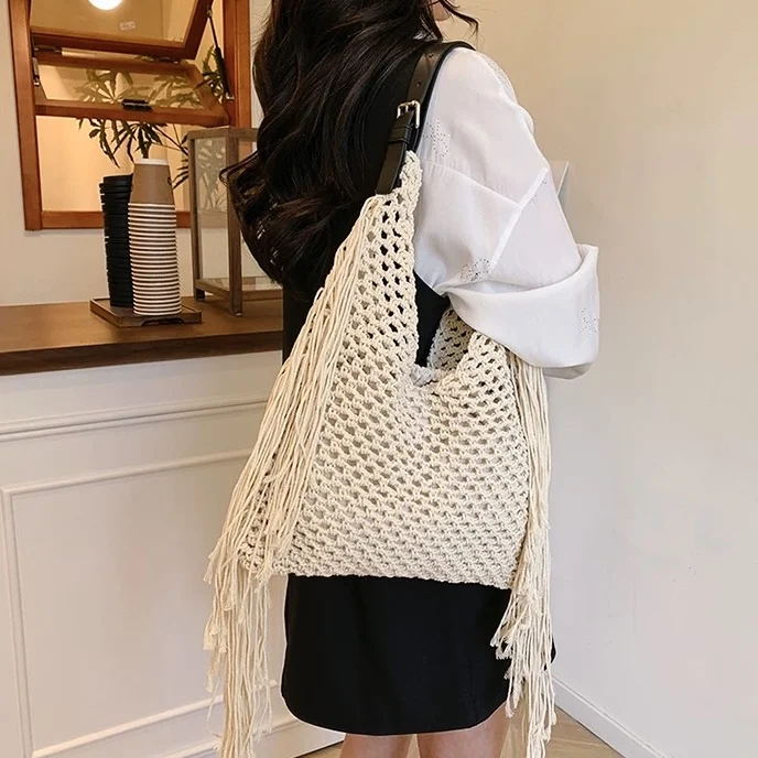 

Hong Kong Spring Summer New Woven Hollow Grass Shoulder Bag Versatile Fashionable Women's Tassel Tot Bag Casual Simple Style