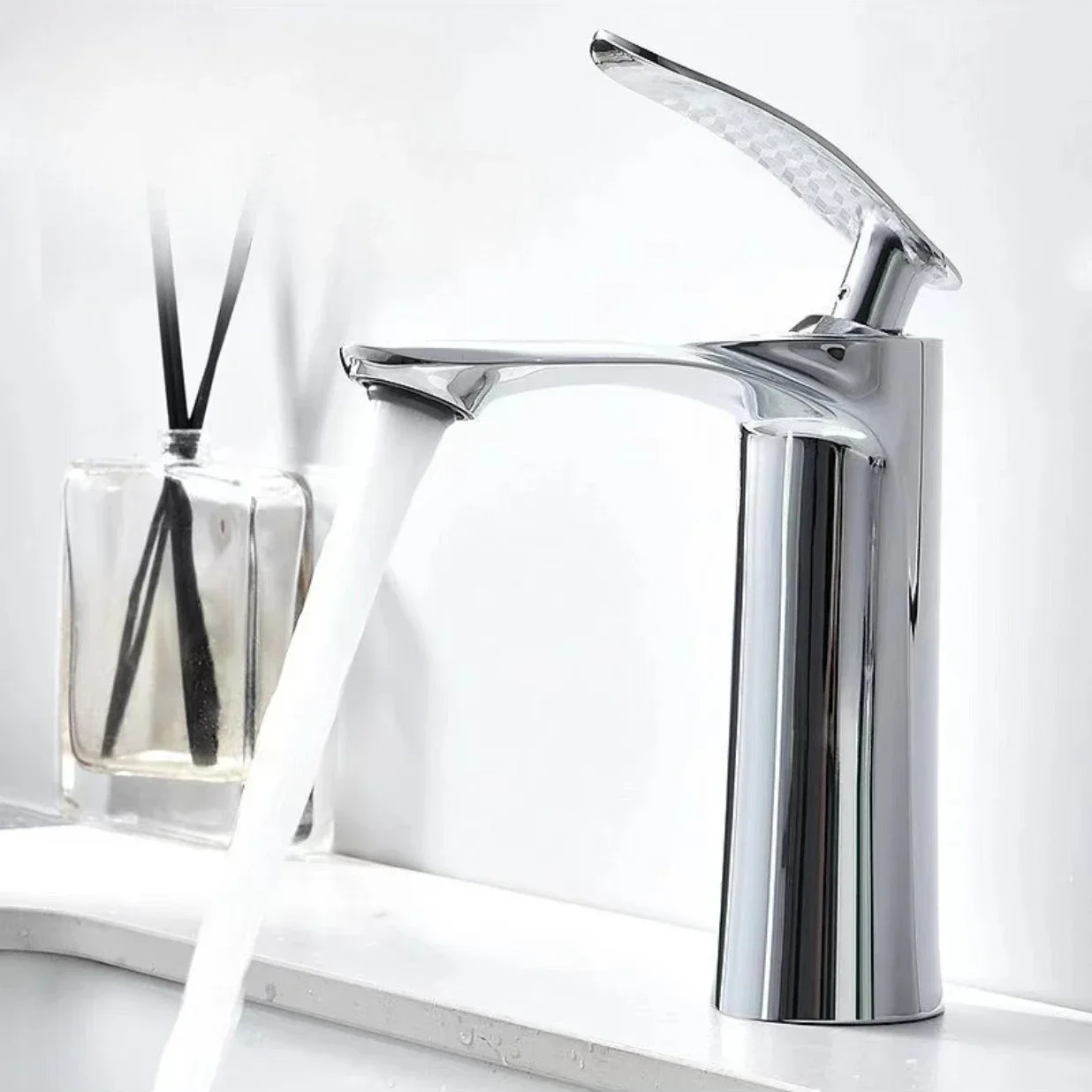 

Bathroom Mixer Faucet Single Handle Toilet Countertop Tap Deck Mounted Household Washbasin Sink Faucets Hot and Cold Mixer Tap