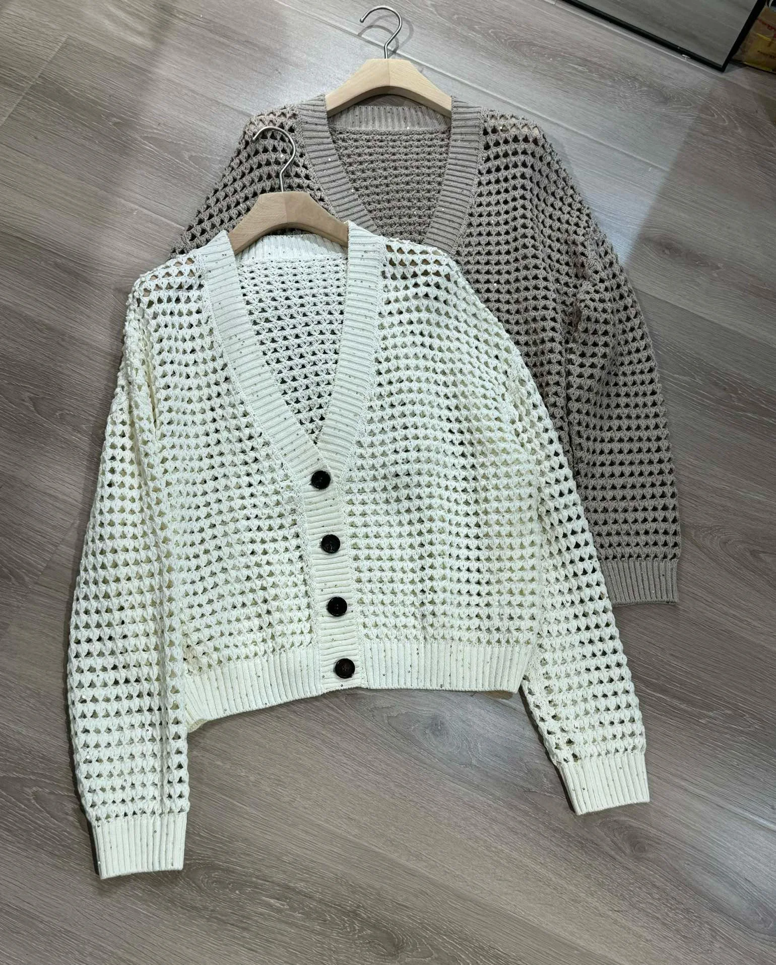 

Casual high quality beads decorated V-neck linen cardigan