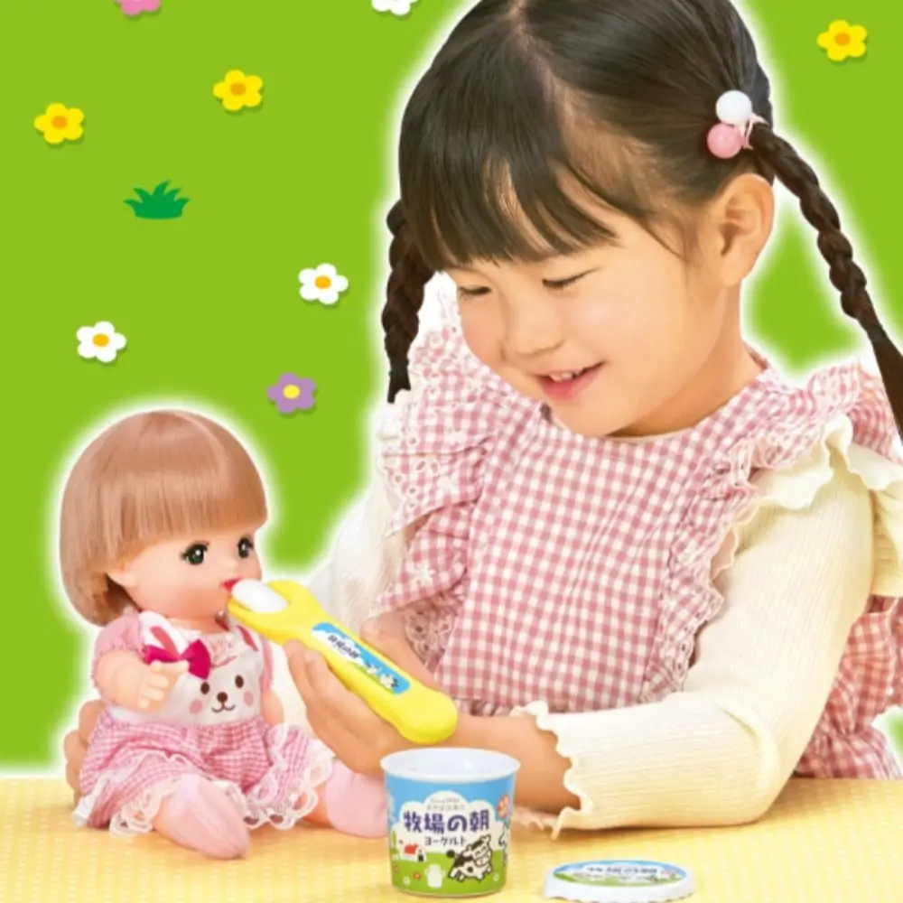 Ragazza Alimentazione alimentare Budino allo yogurt Giocattolo Orsetto Cibo Gioco di ruolo Educazione precoce Fai finta di giocare Modello di casa Giocattolo da cucina