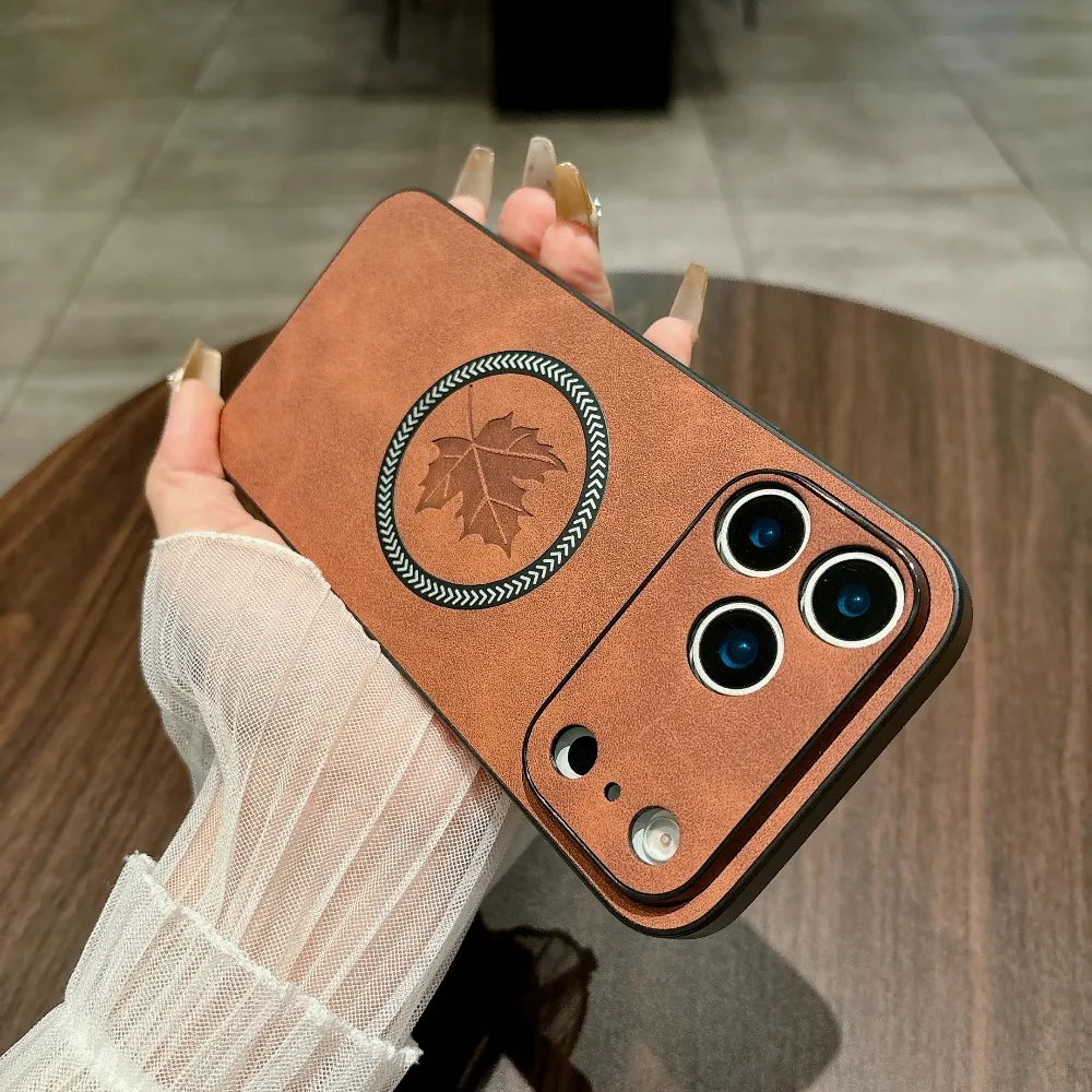 Funda de cuero magnética para iPhone 17 Pro Max 17 Air 17Pro, funda con estampado 3D de hoja de arce con imán Mag-safe, Fundas para cámara completa