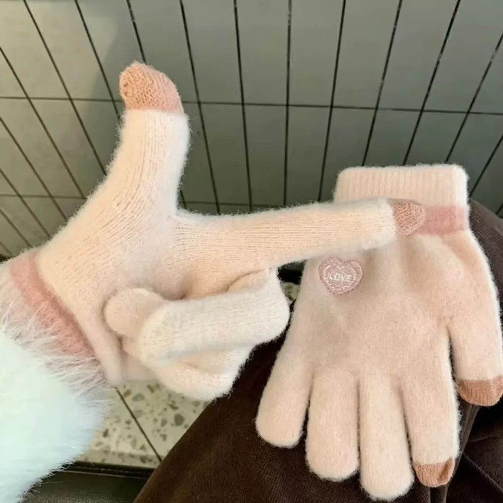 Soft Polyester Touch Screen Gloves Candy Color Heart Embroidery Winter Warm Gloves One Size Fuzzy Cold Proof Gloves Cycling