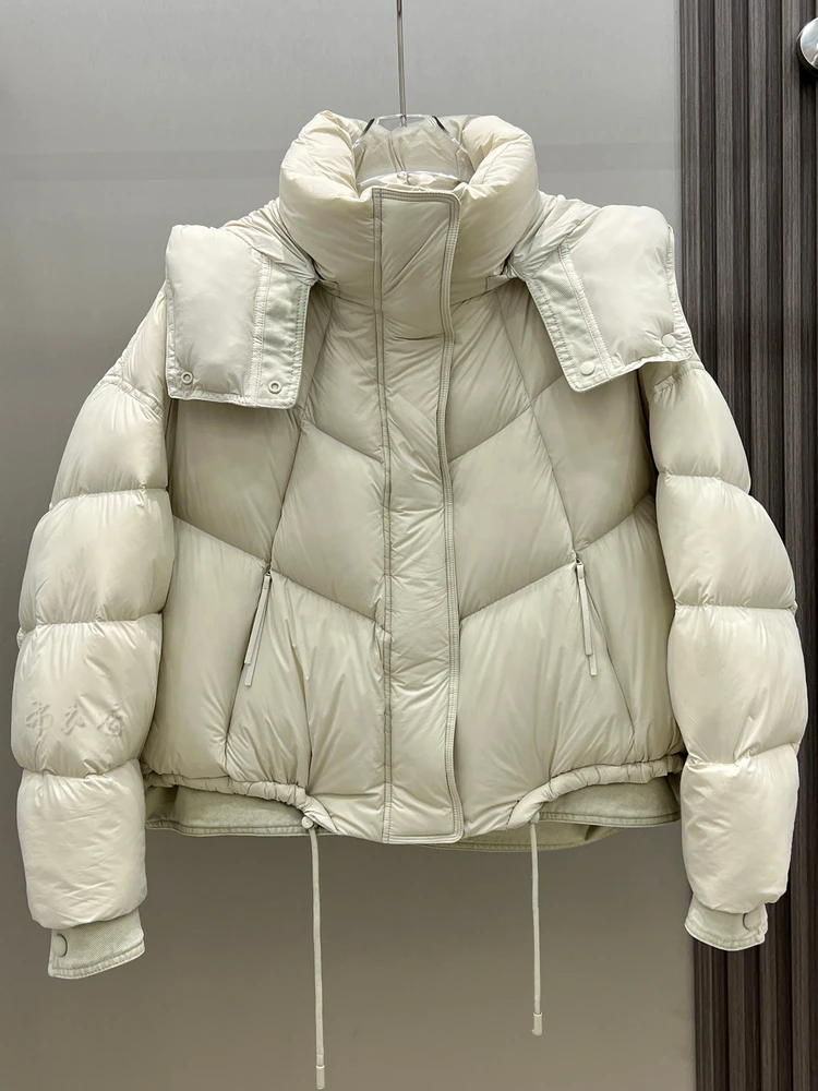 

Женская пуховая куртка с капюшоном, воротником-стойкой, утепленная, белая, из пуха, укороченная, в корейском стиле, приталенная, верхняя одежда