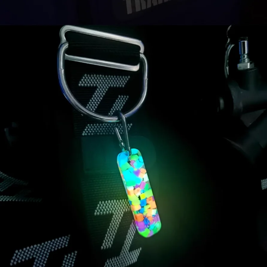 

11 Colors Colorful Luminous EDC Pendant Resin Self-Luminous Key Chain Signal Marker Creative Bag Hanging Buckle DIY Decoration