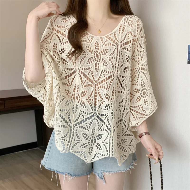 

Женский кружевной топ с вышивкой, ажурный, полупрозрачный, с цветочным узором, сетчатая блузка свободного кроя, летняя пляжная одежда в стиле бохо