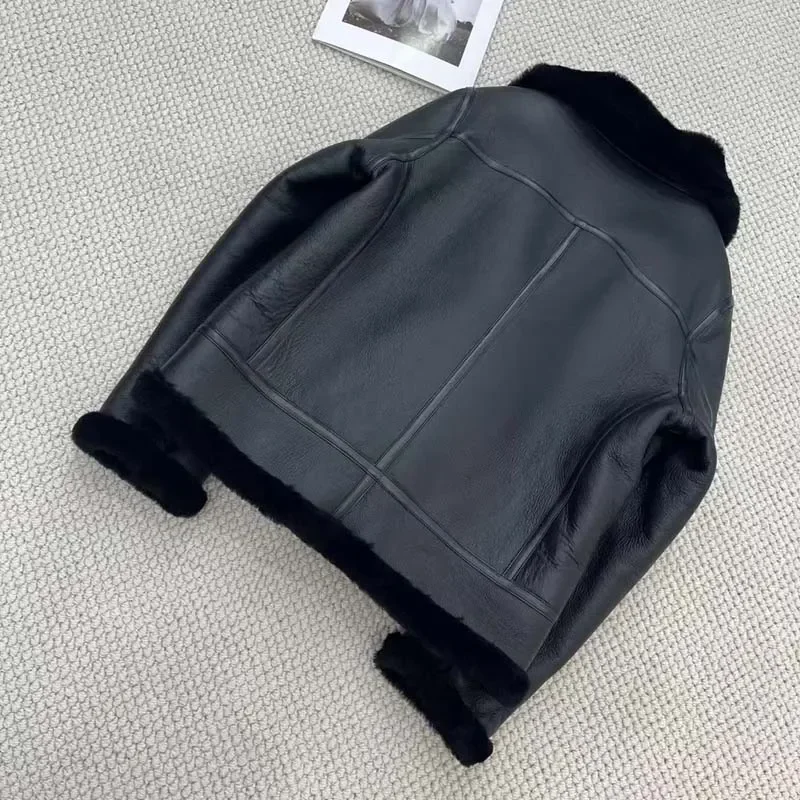 Naturalne futro z owczej skóry Merino Zimowe kobiety Krótka długość 2024 Nowość Typ lokomotywy Cała skóra owcza Gruba ciepła