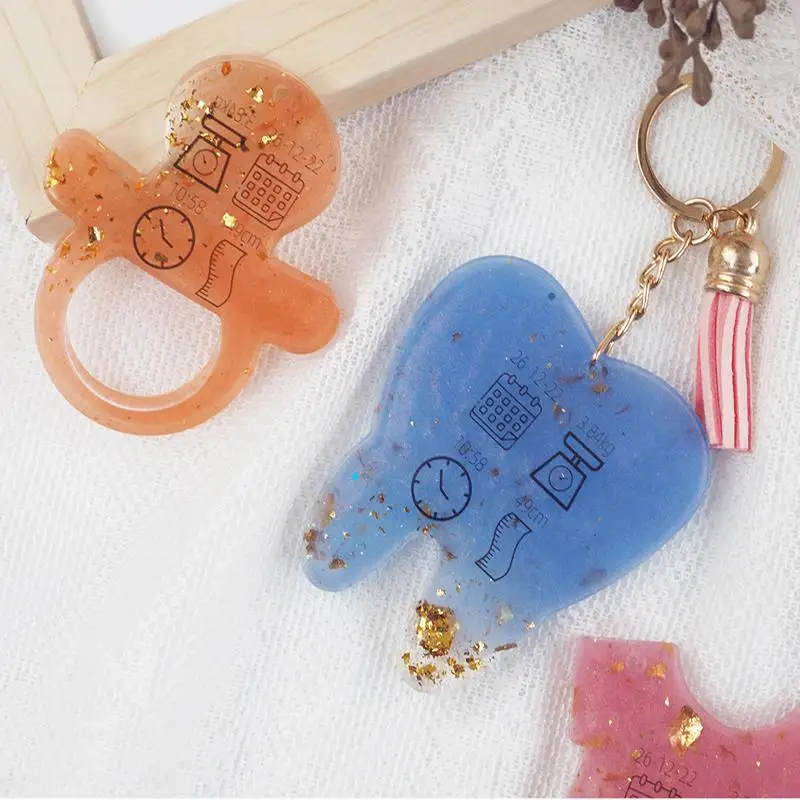 Shiny Cute Foot Bear Heart Shape Necklace Jewelry Epoxy Silicone Mould DIY Crafting Baby\'S Arrival Resin Silicone Pendant Mold