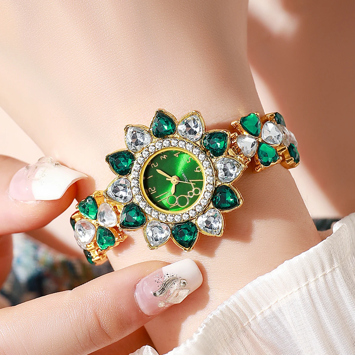 Luxury Rhinestone Women Watches Fashion Flower Dial Bracelet Strap Quartz Watch For Ladies Clock Reloj Mujer（Without Box）