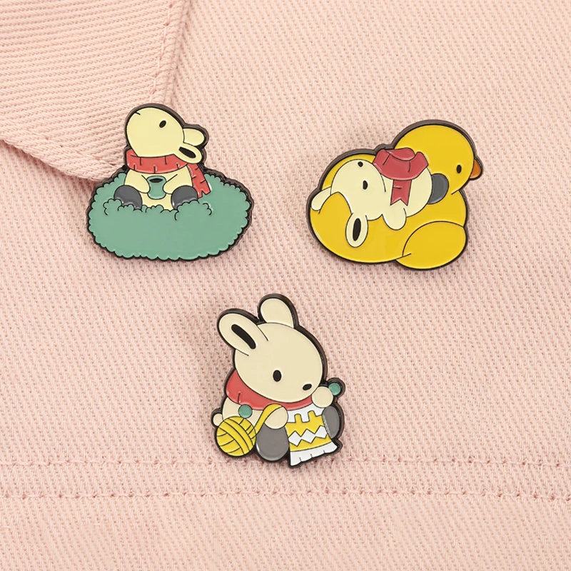 Tsuki-Alfileres esmaltados de juego informal, bonito conejo Tsuki tejido para tomar una siesta, broches de animales de dibujos animados, insignia de solapa, regalos de joyería para jugador