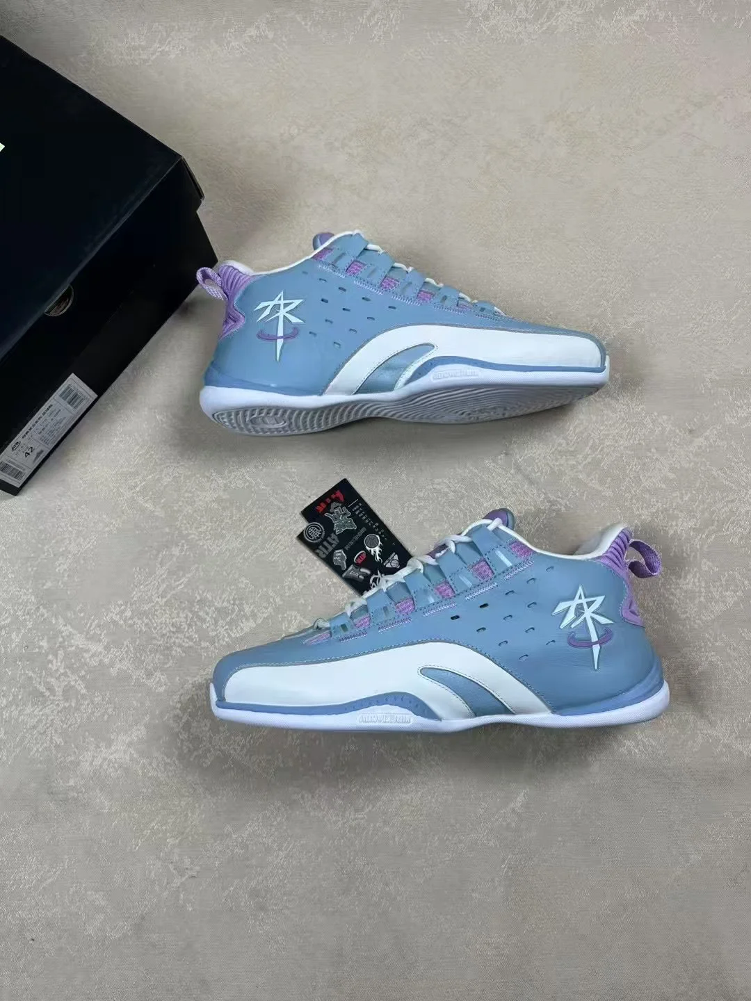 

New Summer Hot Neutral Breathable Lightweight Wearable Training Basketball Shoes Outdoor Sports Shoes Basketball Shoes Very Good