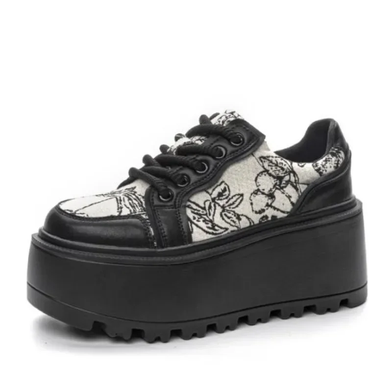 

Джинсовые туфли на танкетке из натуральной кожи с принтом 8 см, 2024, массивные кроссовки, повседневная удобная брендовая весенне-осенняя обувь высокого бренда