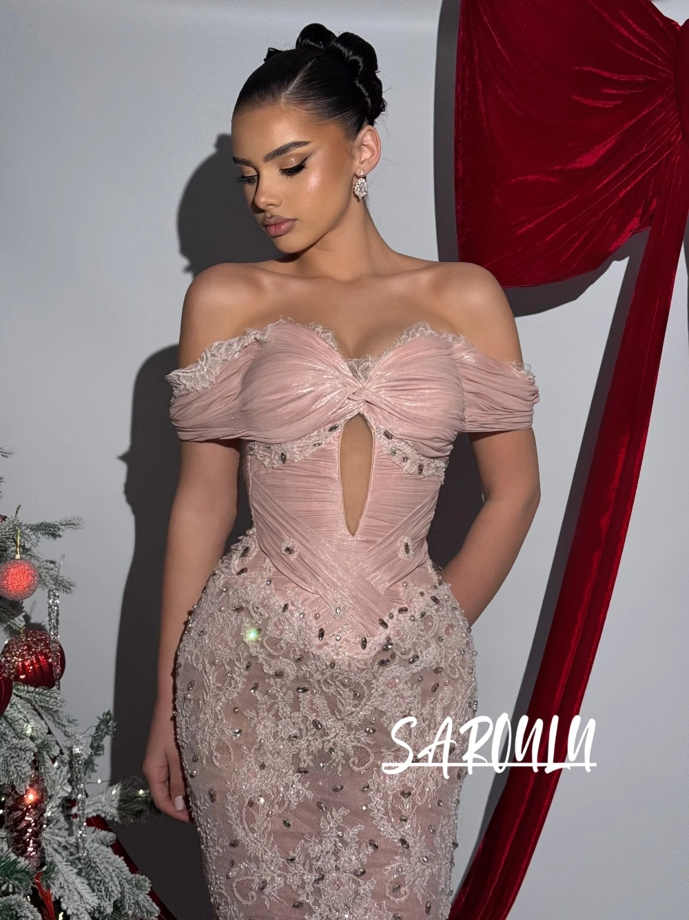 

Pink Romantic Lace Evening Dress Sexy Cut Out Customized Beautiful Crystals Beaded Off Shoulder Corset Prom Gown For Women