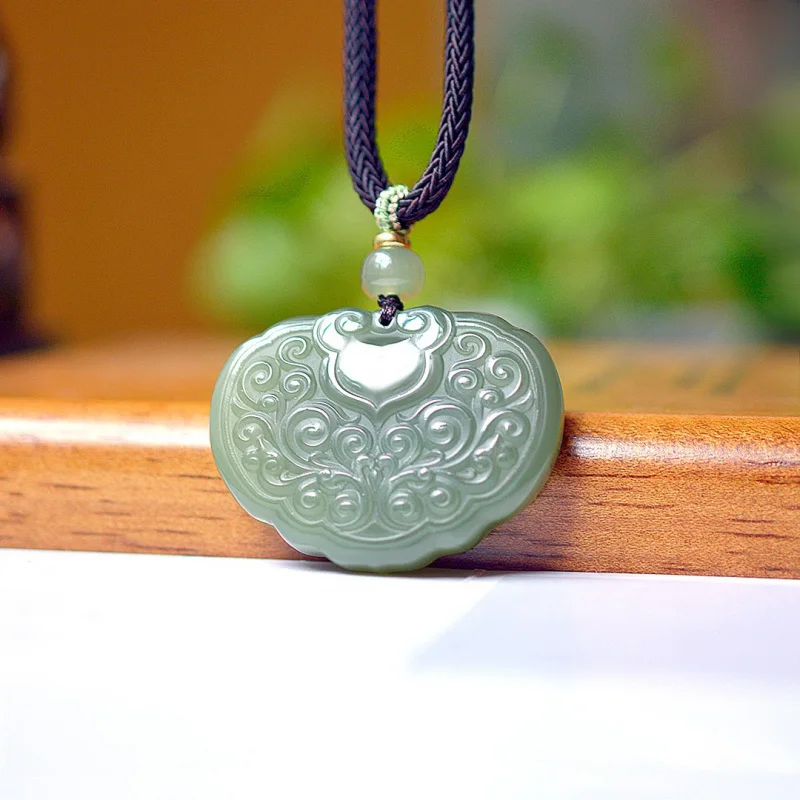 Exquisite Hetian jade Qinghai material Ruyi lock pendant, ethnic style, fashionable and versatile