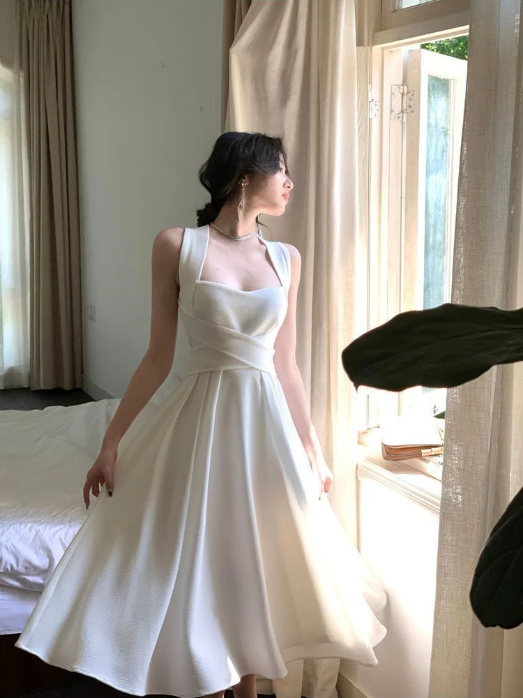 Abiti con bretelle bianche con cinturino incrociato Abito estivo sottile a vita alta da donna Temperamento Abiti eleganti con scollo a vento delicato