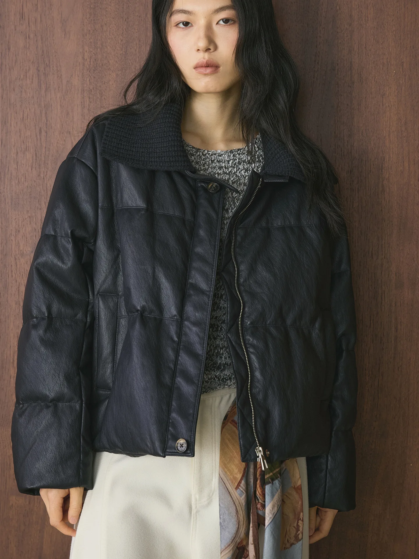 Winter neue koreanische Art modische Revers Spleißen PU-Leder weiße Entendaunen Daunenjacke, bequeme und warme Jacke für Frauen