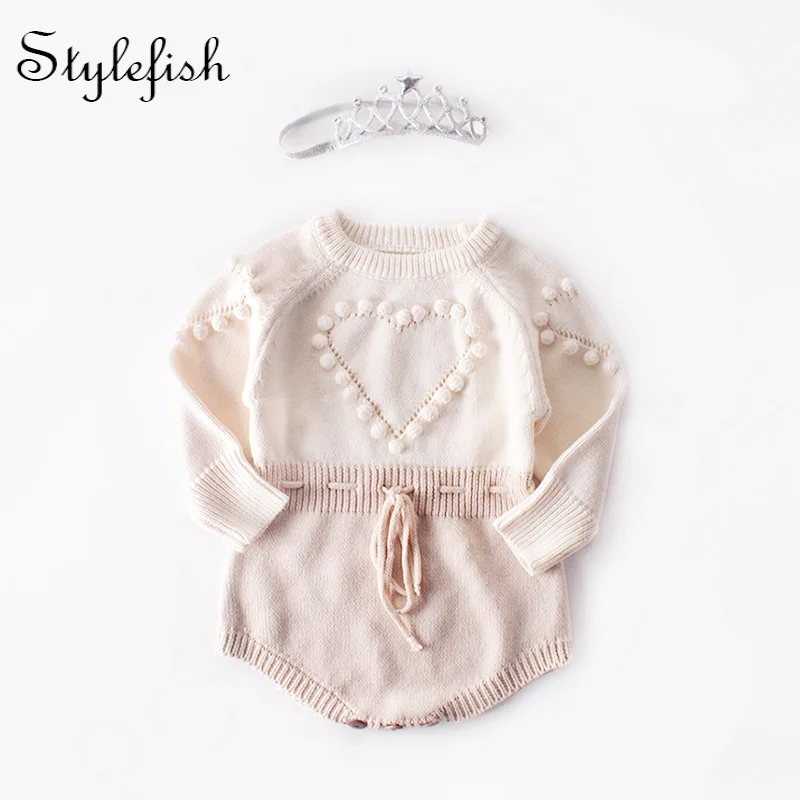 

2022 clothes for babies love sweater knitting sweater long-sleeved conjoined by hand clothing bag fart ah climb romper clothes