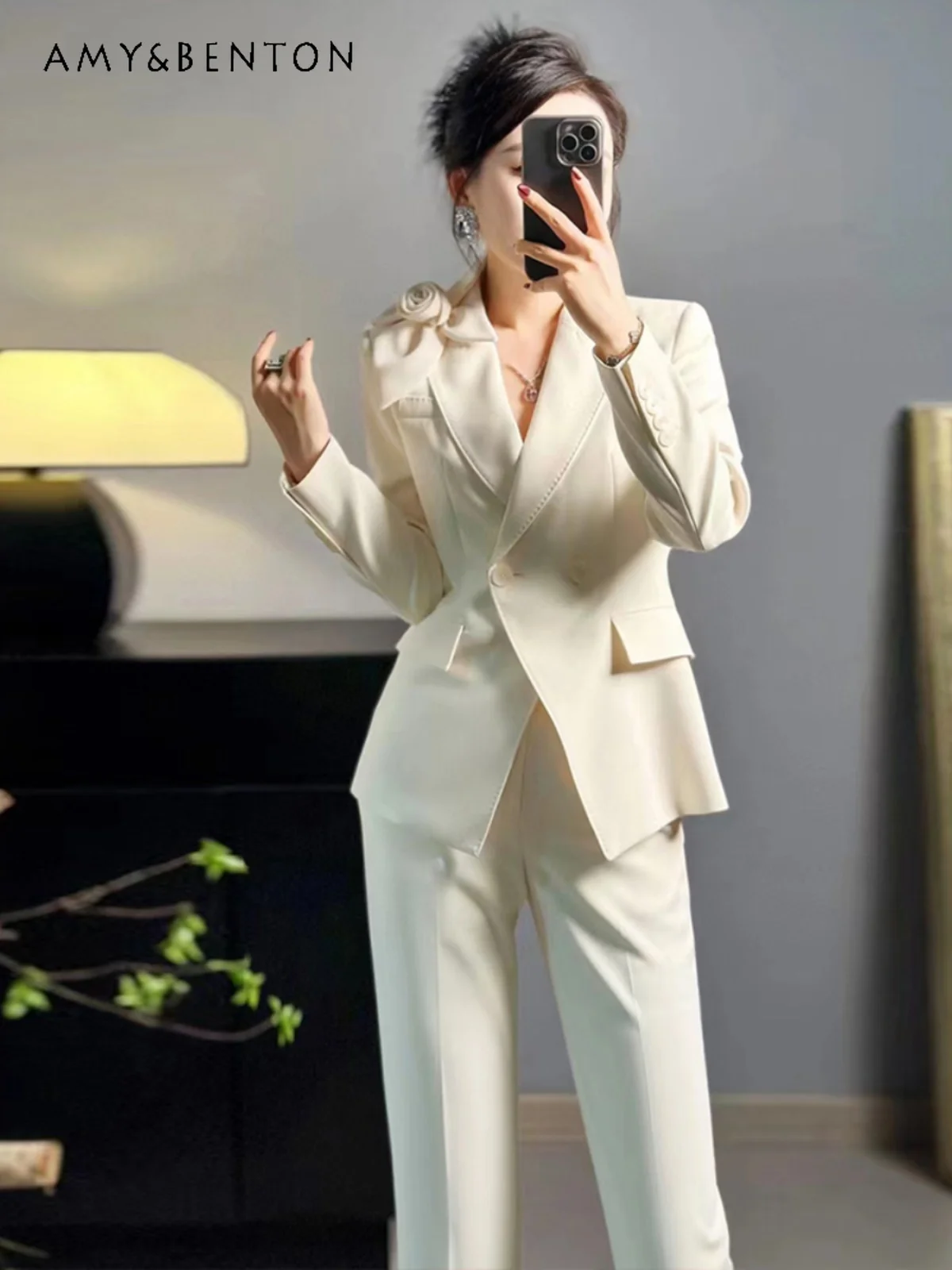 

High Sense Business Suit Commute Style Graceful Three-Dimensional Flowers Turn-down Collar Coat Bell-Bottom Pants Two-Piece Set