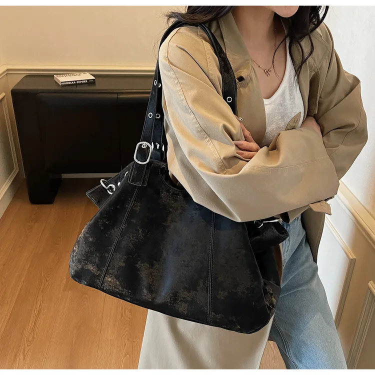 Large Vintage Women's Handbag description 26